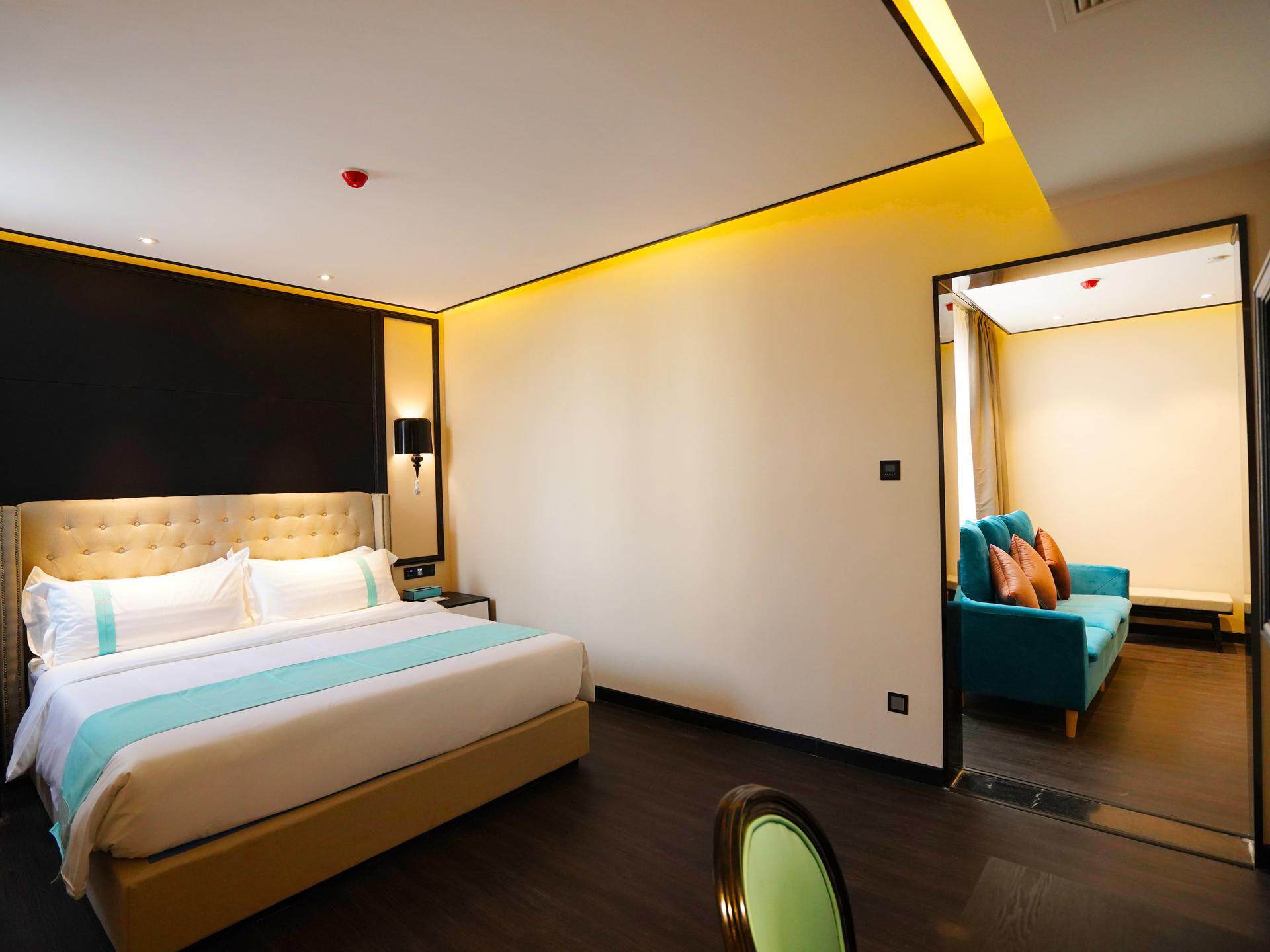 希岸酒店(郑州南阳路海滩寺地铁站店)