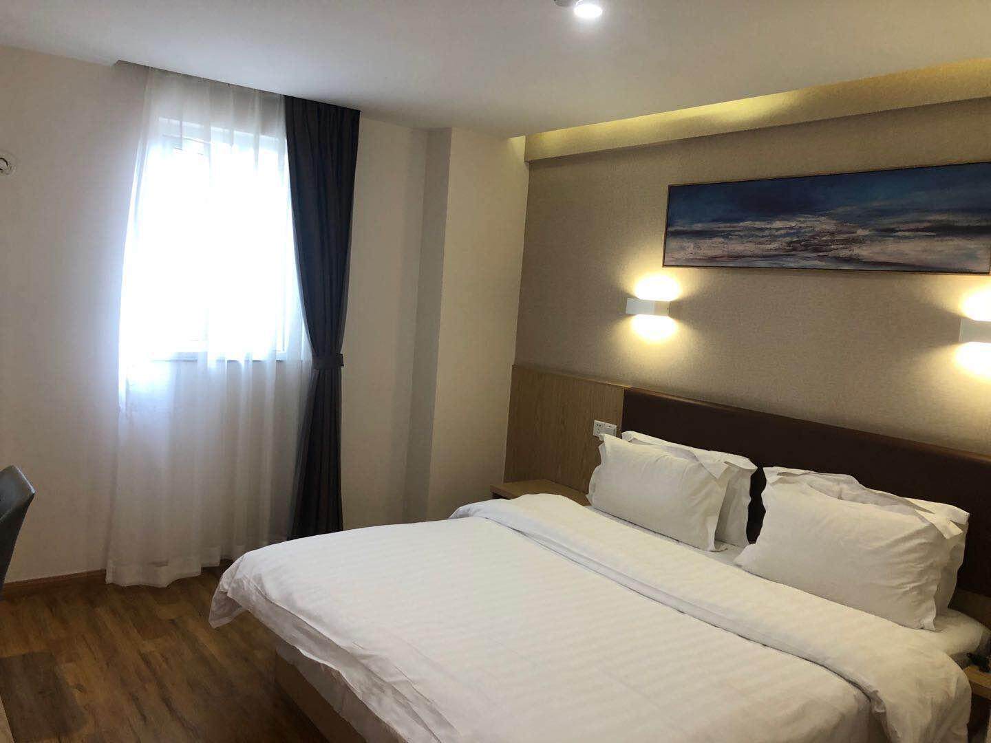 7天优品上海徐家汇龙华路地铁站店