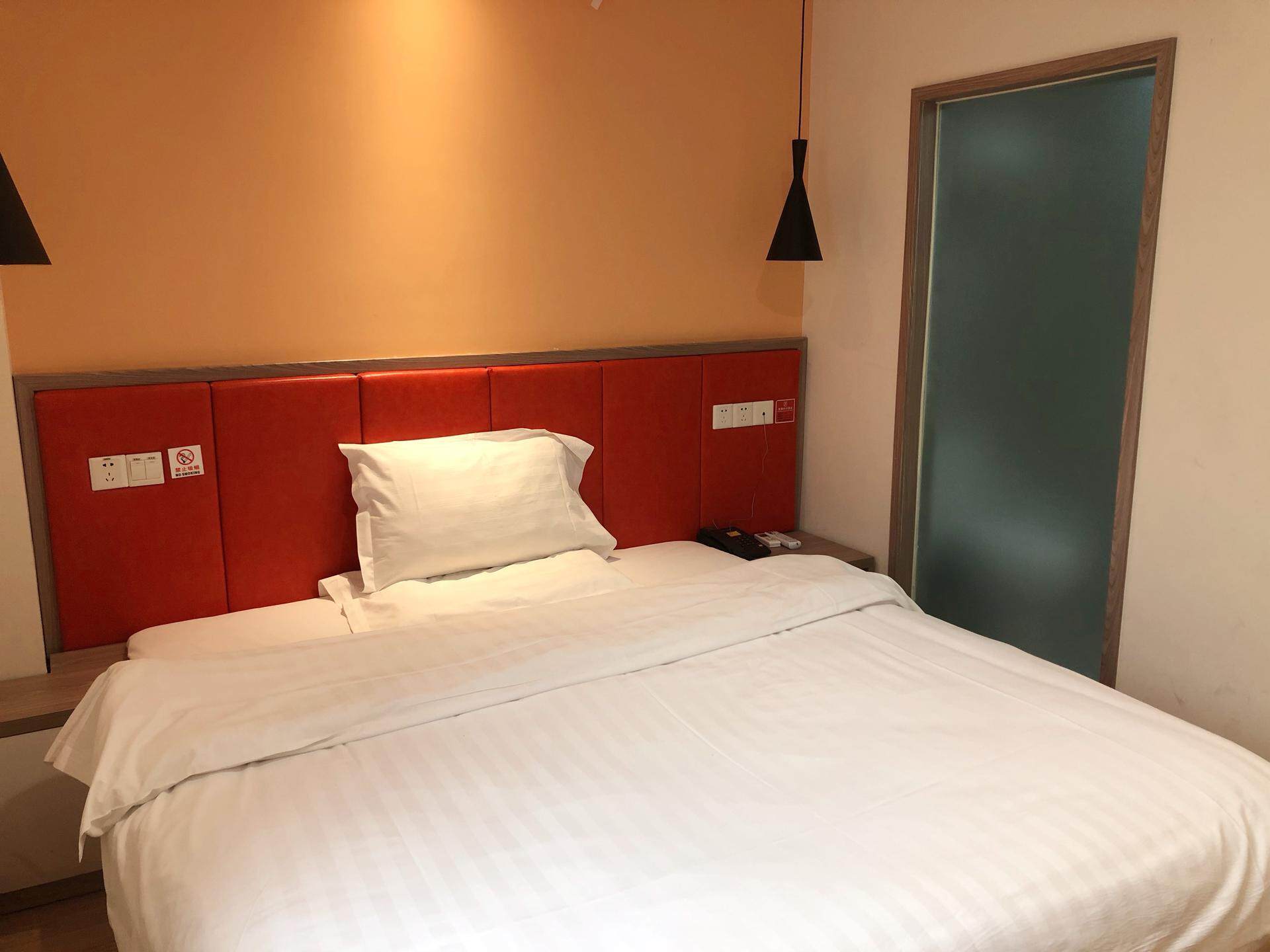 7天优品上海徐家汇龙华路地铁站店