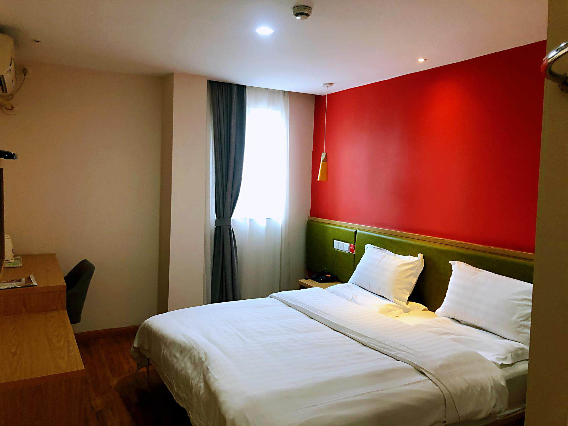 7天优品上海徐家汇龙华路地铁站店