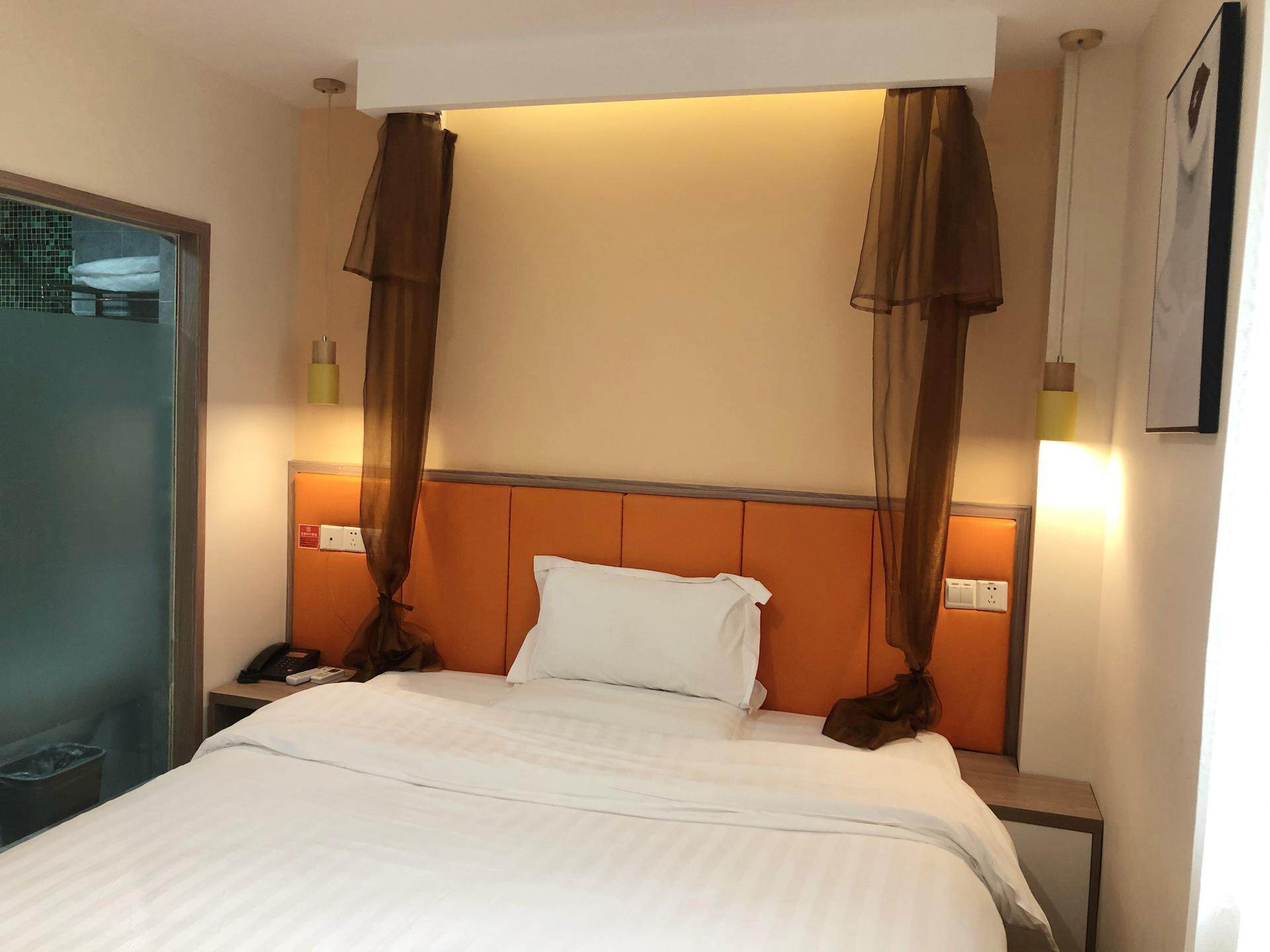 7天优品上海徐家汇龙华路地铁站店