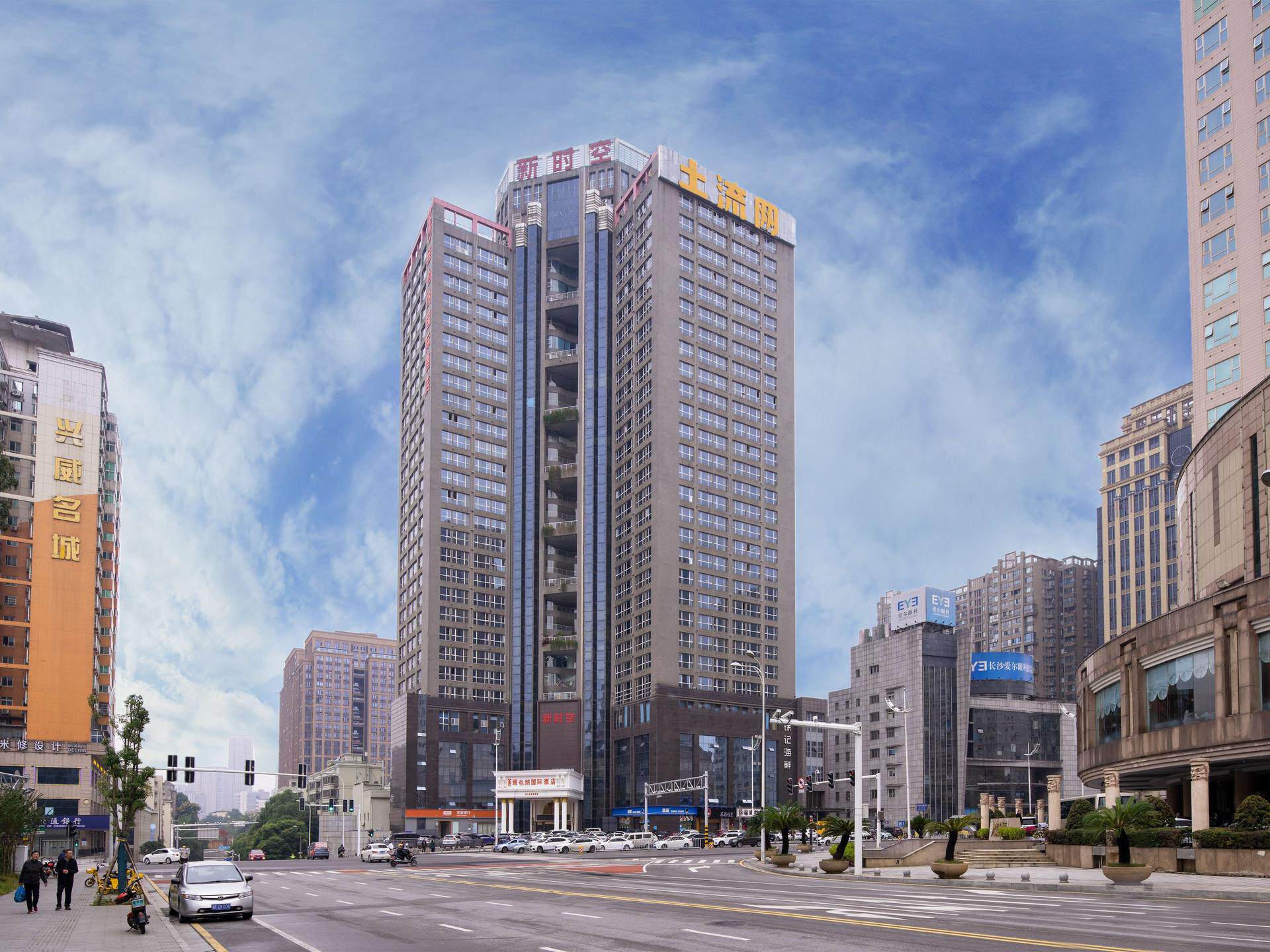 舒适型地址:金盆岭街道芙蓉中路三段398号新时空大厦电话:0731