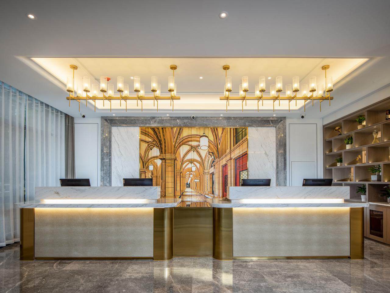 0558-33333325/5分酒店简介:维纳斯皇家酒店是锦江酒店集团旗下维也纳